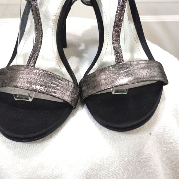 Kenneth Cole Reaction Black/Silver Leather 4" High Heel - Picture 2 of 7